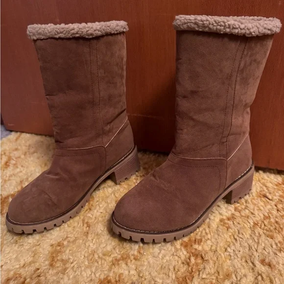 Fall / Winter Boots - Picture 2 of 3